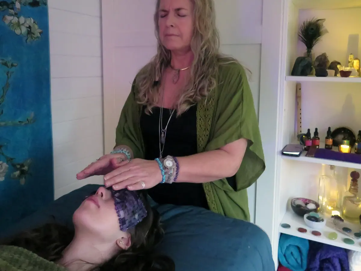 Contact Sarah for Reiki Healing in Maidenhead Berkshire today!